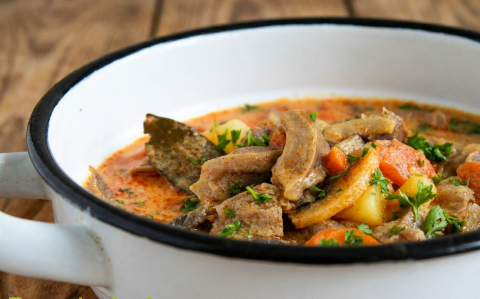 Tejfölös-gombás zúzagulyás