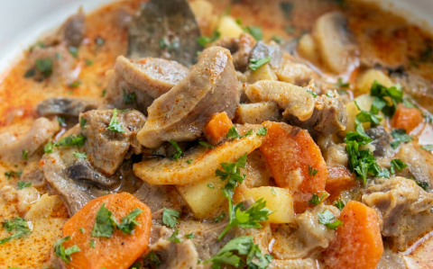 Tejfölös-gombás zúzagulyás