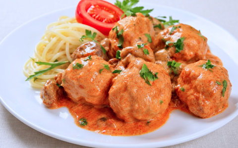 Bakonyi húsgombóc spagettivel