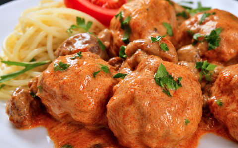 Bakonyi húsgombóc spagettivel