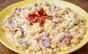 Tésztasaláta csirkemellel