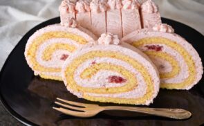 Eper joghurtos piskóta tekercs