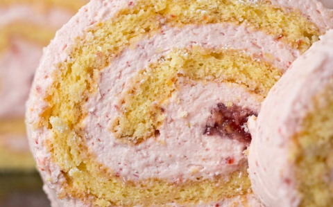 Eper joghurtos piskóta tekercs