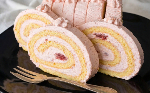 Eper joghurtos piskóta tekercs