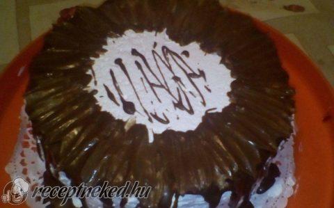 Feketeerdő torta csoki díszítéssel
