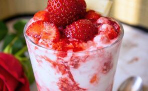 Mascarponés-epres pohárkrém