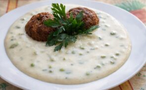 Zöldborsófőzelék fasírttal