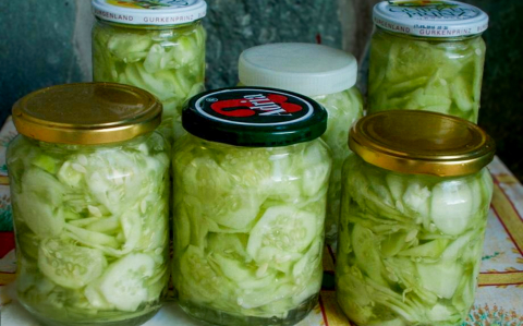Uborkasaláta télire recept fotóval Uborkasaláta télire