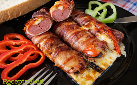 Töltött virsli sajtágyon