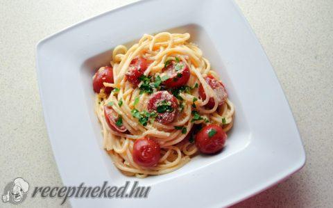 Tejszínes-paradicsomos spagetti