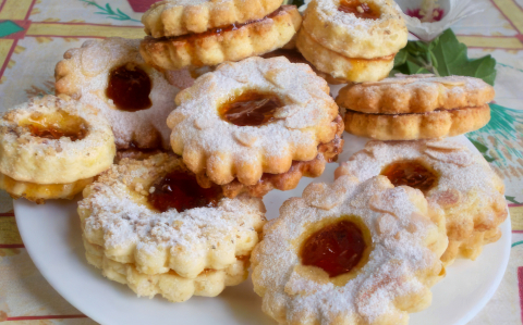 Mandulás-diós linzerkoszorú