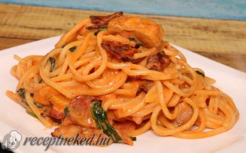 Csirkés-spenótos spagetti