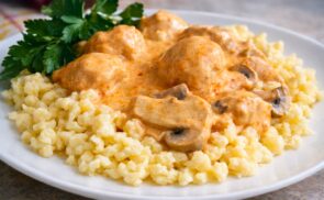 Bakonyi betyárgombóc galuskával