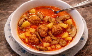 Pikáns böllérleves