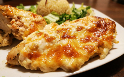 Sajtos-tejfölös csirkemell