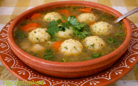 Burgonyagombóc leves