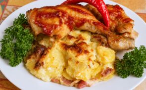 Sült csirke baconos burgonya körettel
