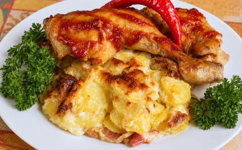 Sült csirke baconos burgonya körettel