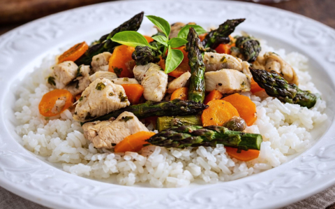 Spárgás-sárgarépás csirkemellragu