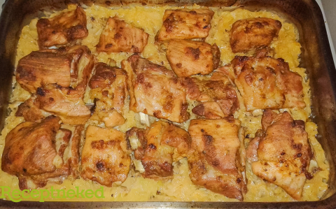 Savanyú káposztán sült oldalas