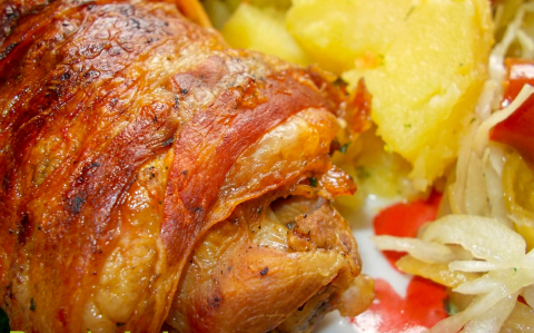 Baconben sült csirkecomb