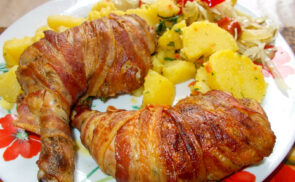 Baconben sült csirkecomb