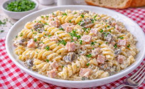 Gombás-sonkás tejszínes fusilli