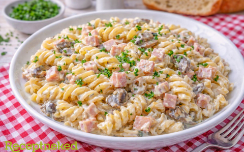 Gombás-sonkás tejszínes fusilli