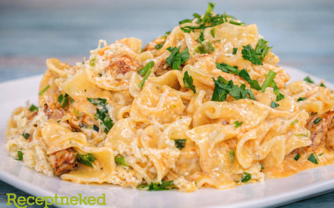 Kolbászos füstölt sajtos tészta