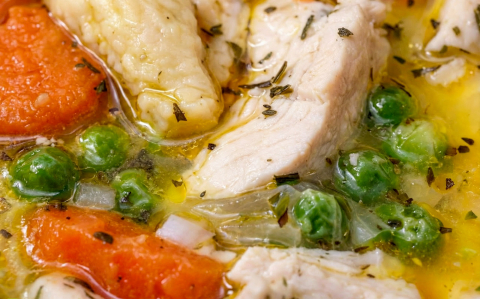 Tárkonyos raguleves vajgaluskával