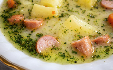 Tárkonyos burgonya leves virslivel