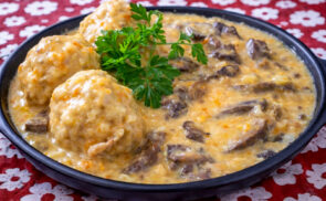 Egyszerű szalontüdő  zsemlegombóccal