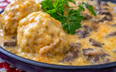 Egyszerű szalontüdő  zsemlegombóccal