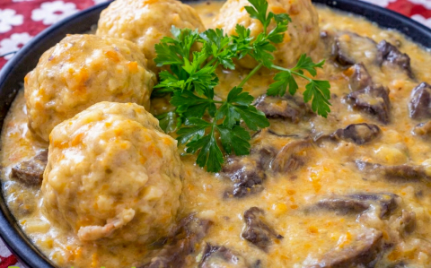 Egyszerű szalontüdő  zsemlegombóccal