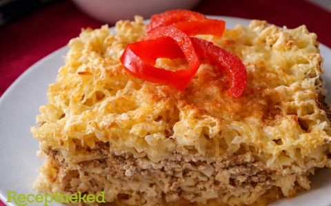 Sajtos, húsos rakott tészta