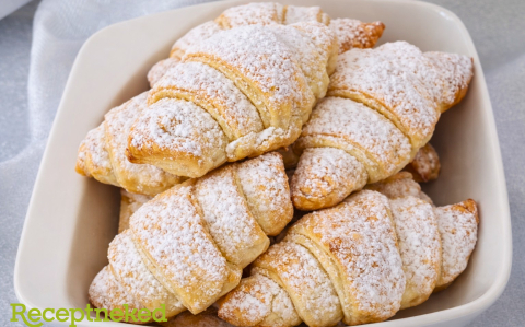 Túró alapú lekváros kiflik