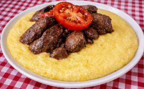 Sült csirkemáj puliszkával