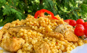 Tarhonyás, vargányás csirkepörkölt