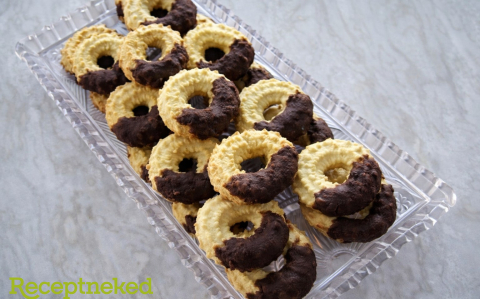 Vaníliás karika csokoládéba mártva