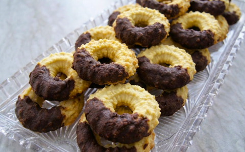 Vaníliás karika csokoládéba mártva