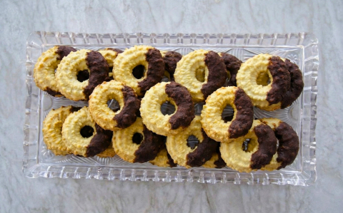 Vaníliás karika csokoládéba mártva