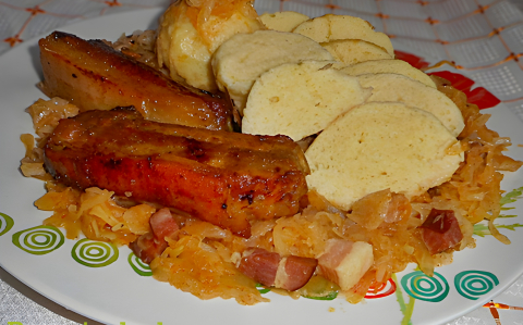Káposztaágyon főtt gőzgombóc sült oldalassal recept fotóval Káposztaágyon főtt gőzgombóc sült oldalassal