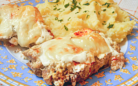 Tejfölös-sajtos hús