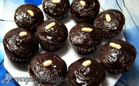 Csokoládé mázas csokipudingos muffin