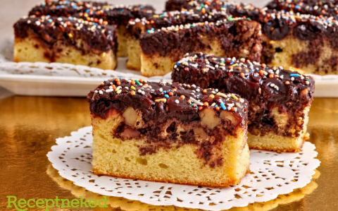 Fűszeres meggyes, diós kevert sütemény