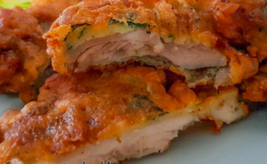 Lilahagymás bundában sült csirkecomb recept fotóval Lilahagymás bundában sült csirkecomb