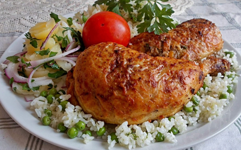 Fűszeres, töltött csirkecomb rizibizivel recept fotóval Fűszeres, töltött csirkecomb rizibizivel