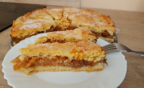 Pudingos-mazsolás almáspite torta
