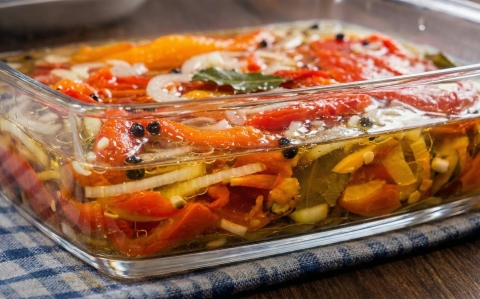 Marinált sült paprika saláta