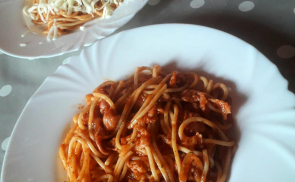 Sonkás, paradicsomszószos spagetti